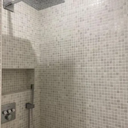 1 Bedroom In Montmartre 아파트 *