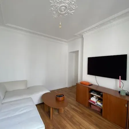 1 Bedroom In Montmartre * Parijs